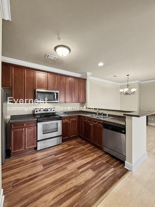 Photo - 7232 Althorp Way