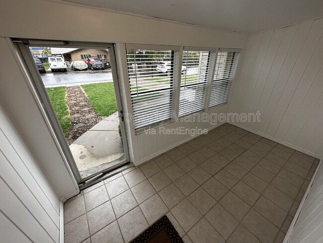 Photo - 1685 Yukon St