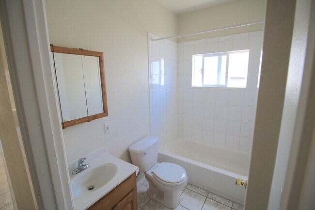 Photo - 1152 53rd St Unit Apt.4