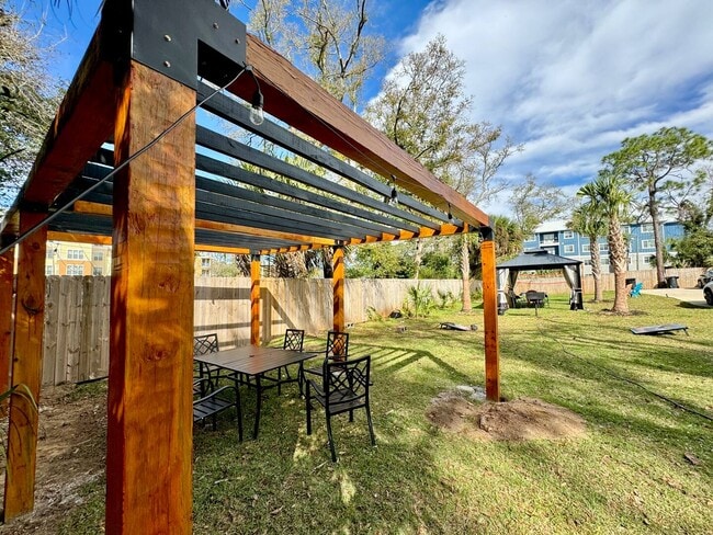 Photo - 1810 W Gadsden St