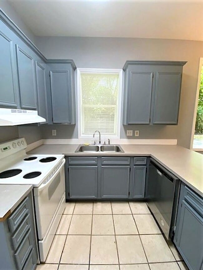 Photo - Downtown Cornelius! Minutes from Lake Norman! NEW HVAC!  2 Bedroom, DUPLEX!