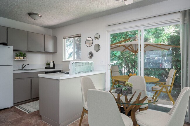 Meadowview East | Dining Room Mode; - Meadowview East