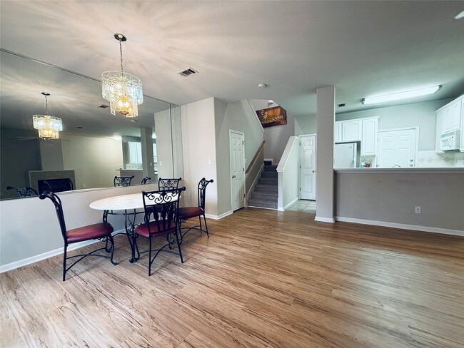 Building Photo - 2100 Pipers Field Dr Unit 55
