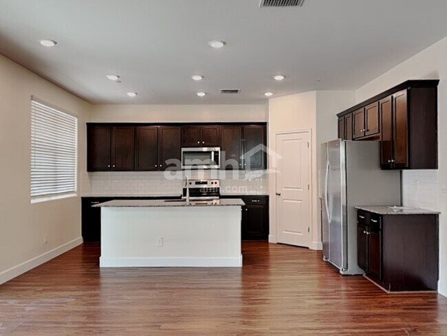 Photo - 5921 W Larkspur Dr