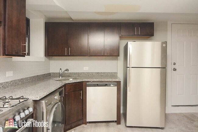 Photo - 421 W Belden Ave