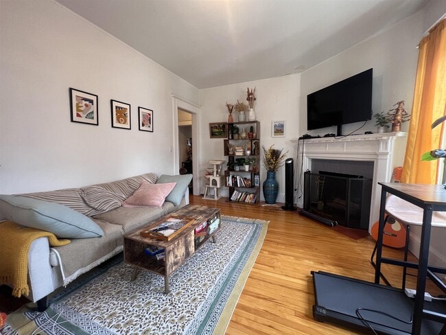Building Photo - 84 Prescott St Unit 3