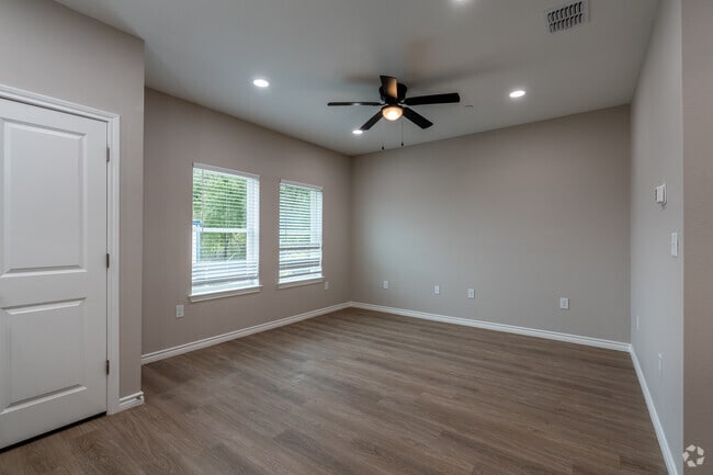 1BR, 1BA - 726SF - Living Room