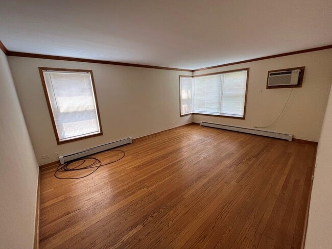 Building Photo - 1535 Bonnie Brae Unit 5 Rental
