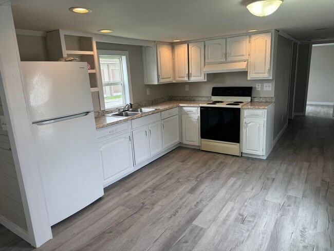 Photo - 108 Bank St Unit Lot #7