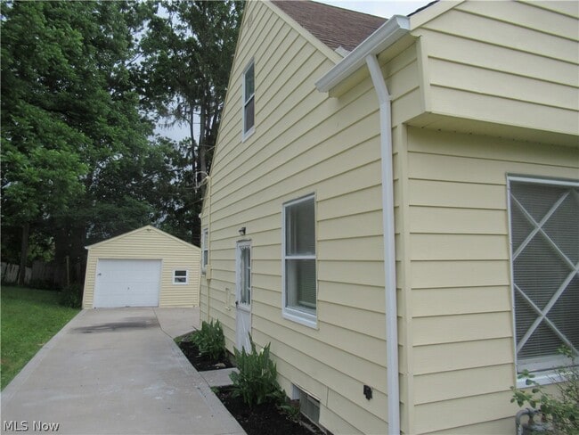 Photo - 86 Cowles Ave