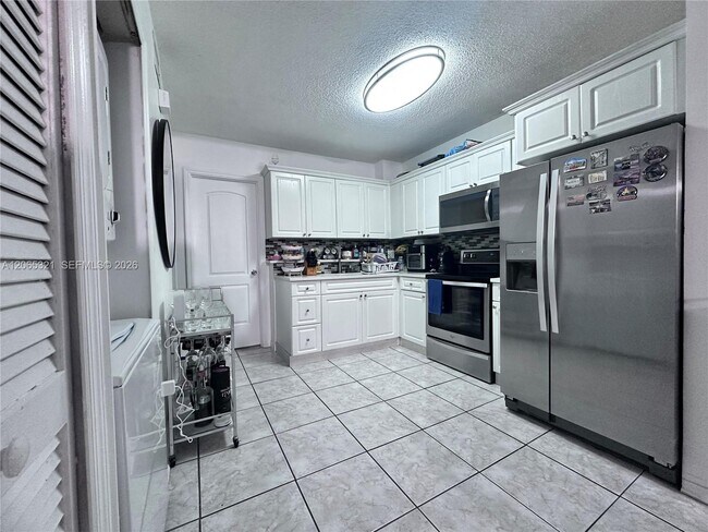 4689 NW 9th St Unit 109
