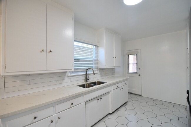 Photo - 5220 Radford Ave Unidad 5226-02