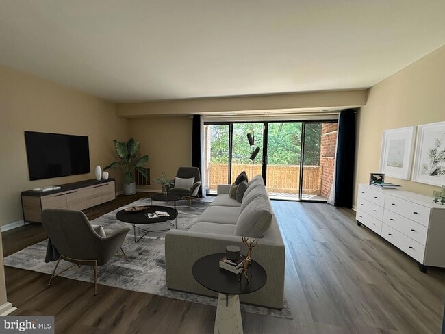 Building Photo - 6018 Westchester Park Dr Unit 6018 201