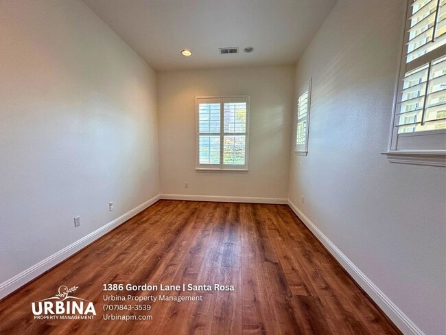 Photo - 1386 Gordon Ln