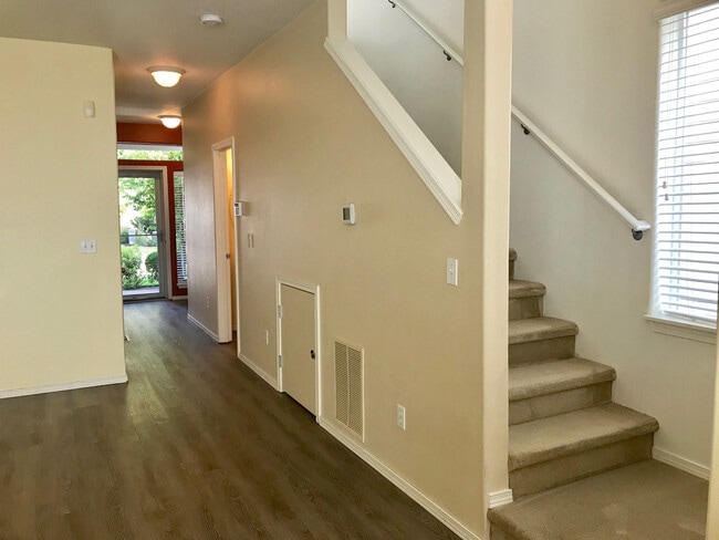 Photo - Fantastic Townhome close to Nike