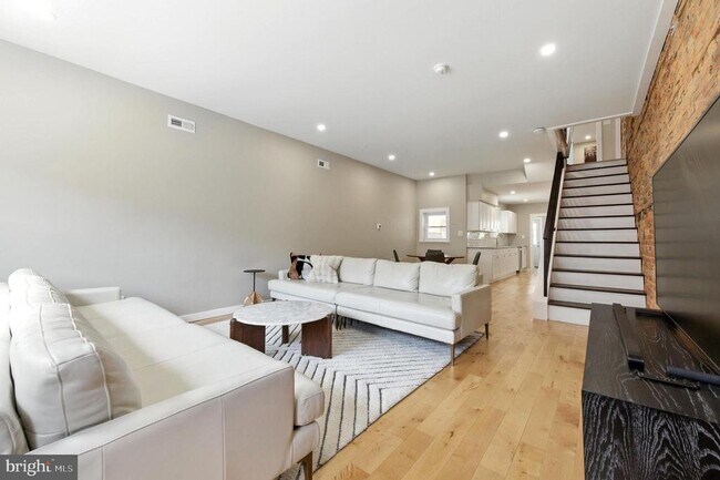 Photo - 1937 Dickinson St