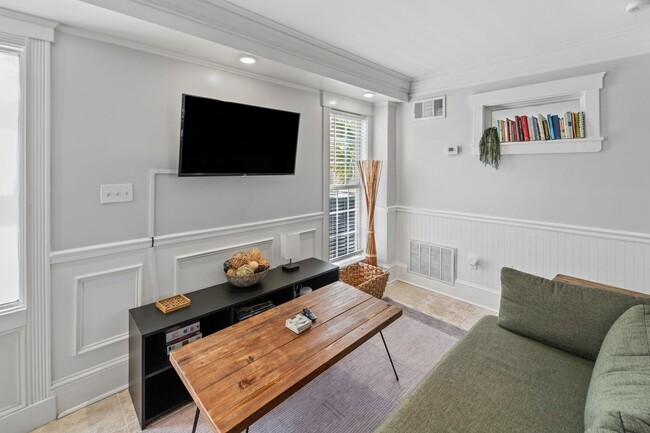 Photo - All-Inclusive Utilities & Fully Furnished First-Floor Condo Near Daffin Park