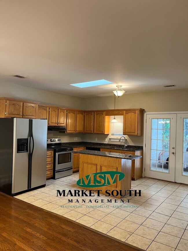 **APPLICATION PENDING!**Upgraded Duplex in... House House Rental in