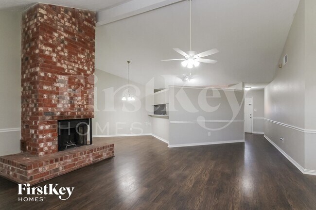 3818 Rosemont Dr
