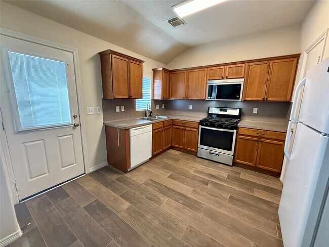 Photo - 5005 Deer Path Dr