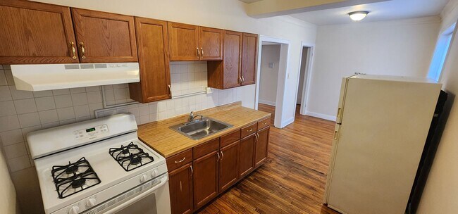 Photo - Spacious Belmont-Cragin One Bed/One Bath - Cats welcome! **Income Guidelines Apply** Unit 4850-D2
