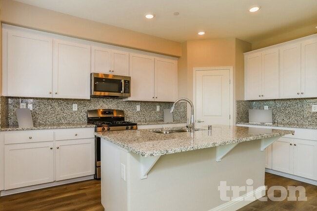 Photo - 1202 Victorian St