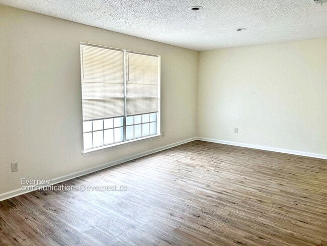 Photo - 9105 Peach Tree Ln