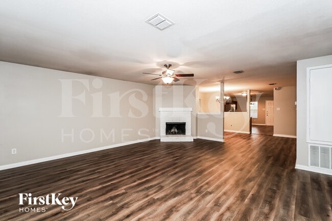 Photo - 1401 Krista Dr