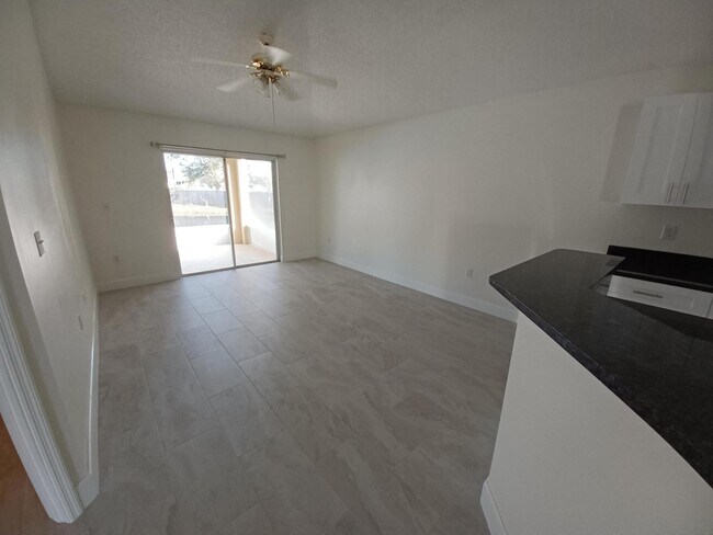 Photo - 1125 White Oak Cir