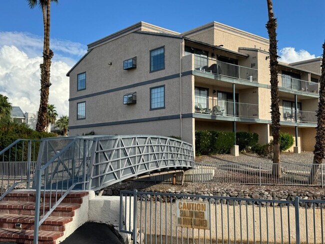 Photo - Riverfront 2BR Condo Great Views, Luxury Furnished incl UTILITIES Unit F5