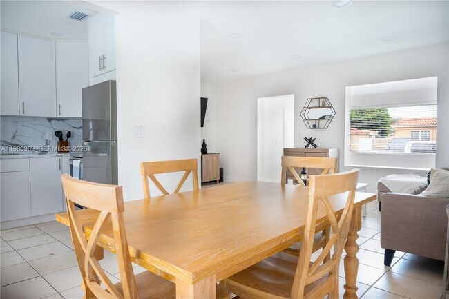 Photo - 4821 SW 5th St