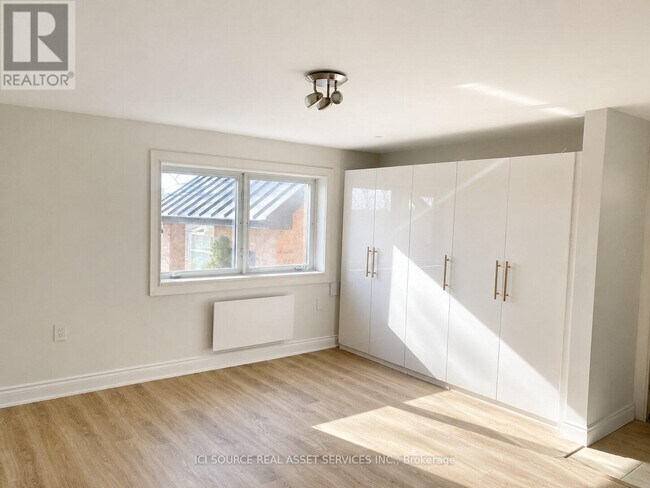 Photo - 172 Humbercrest Blvd Unit Main Fl