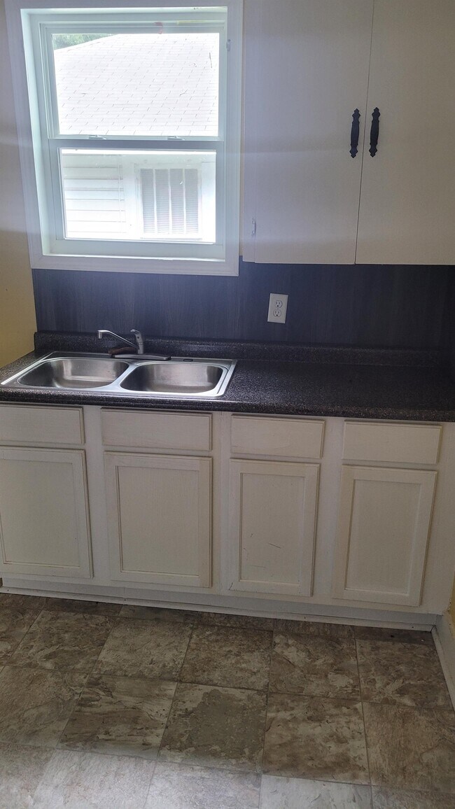 Photo - 2225 E 6th St