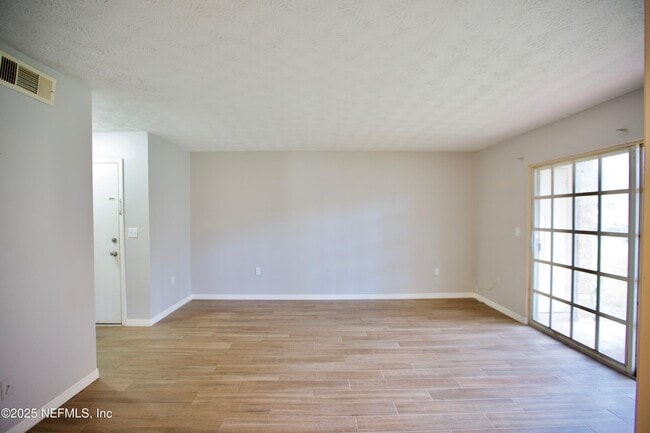 Building Photo - 5201 Atlantic Blvd Unit 87 Rental