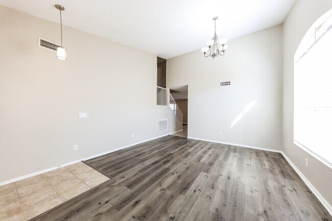 Photo - 548 E Cathy Dr