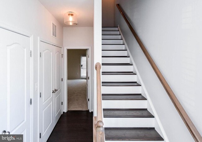 Photo - 608 Parkside Pl NE