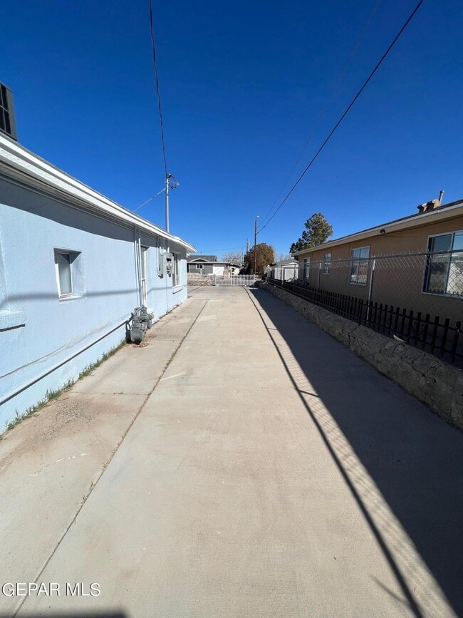 Photo - 8870 Sunland Rd