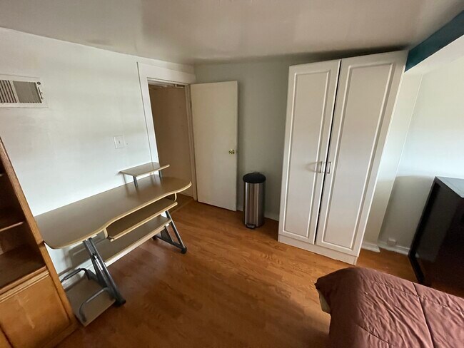 Photo - 1013 St Paul St Unit 4