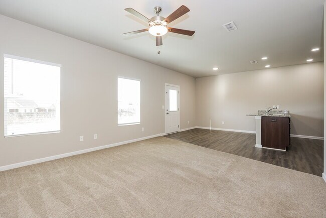 Photo - 2228 Lismore Dr