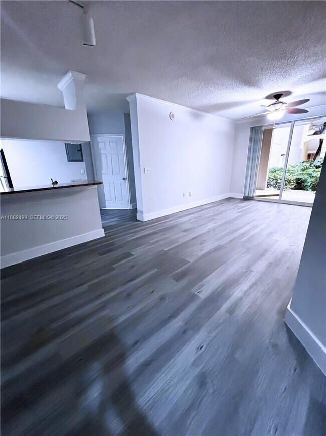 Photo - 17100 N Bay Rd Unidad 1110