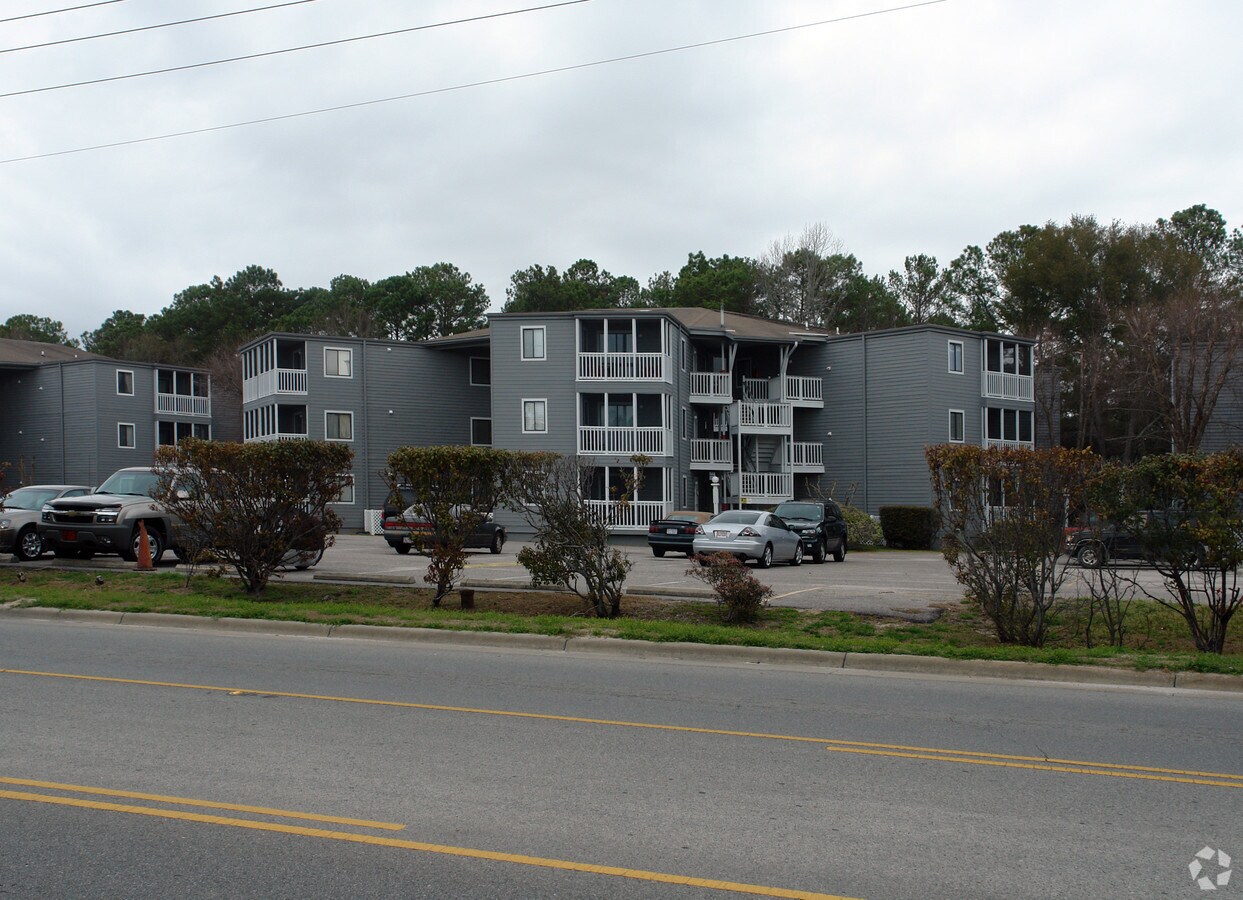Photo - 10166-10174 Beach Dr SW Apartments