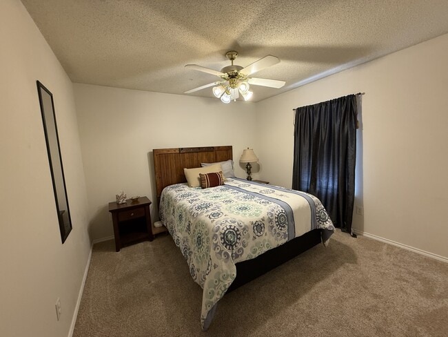 Photo - 10614 Belton Av.