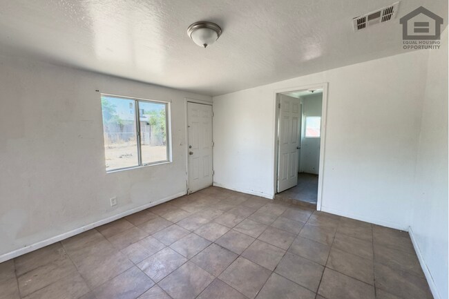 Photo - 4Bed/2Bath House at Glendale Ave/19th Ave! Ready for Immediate Move-In! – RV GATE! NO HOA!