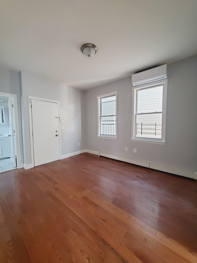 Fotografía del edificio - 153 Woodlawn Ave Unidad 2B