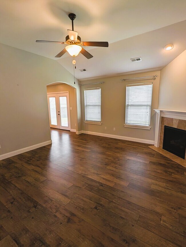 Photo - 3 Bed, 2 Bath Home - Lake Shire Estates