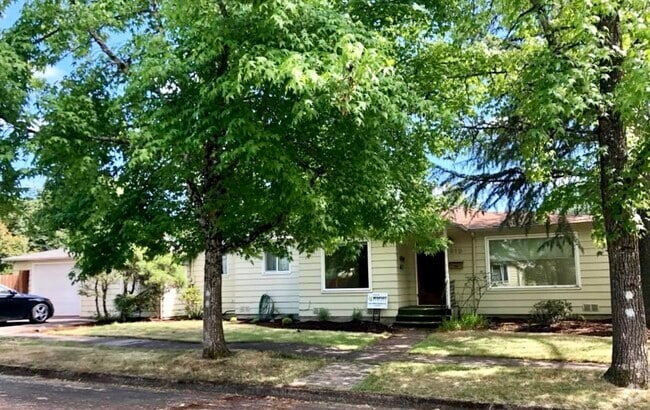 Building Photo - 910 E 26th Ave Rental