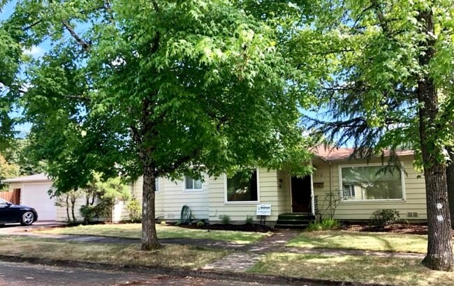 Building Photo - 910 E 26th Ave Rental