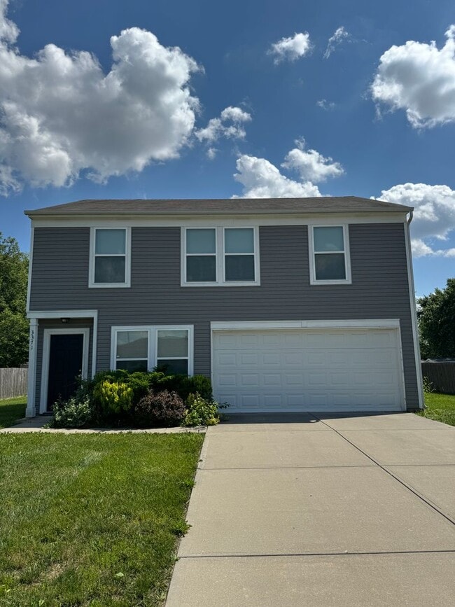 Building Photo - Columbus IN  - 3 BR home with loft