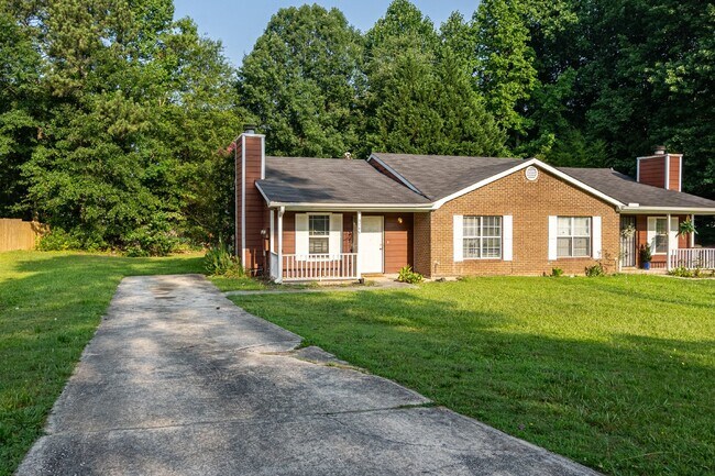 Building Photo - Available for imeediate move-in, Vouchers accepted!