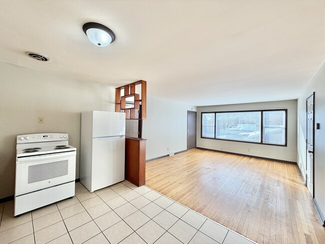 Photo - Lake Point Apartments